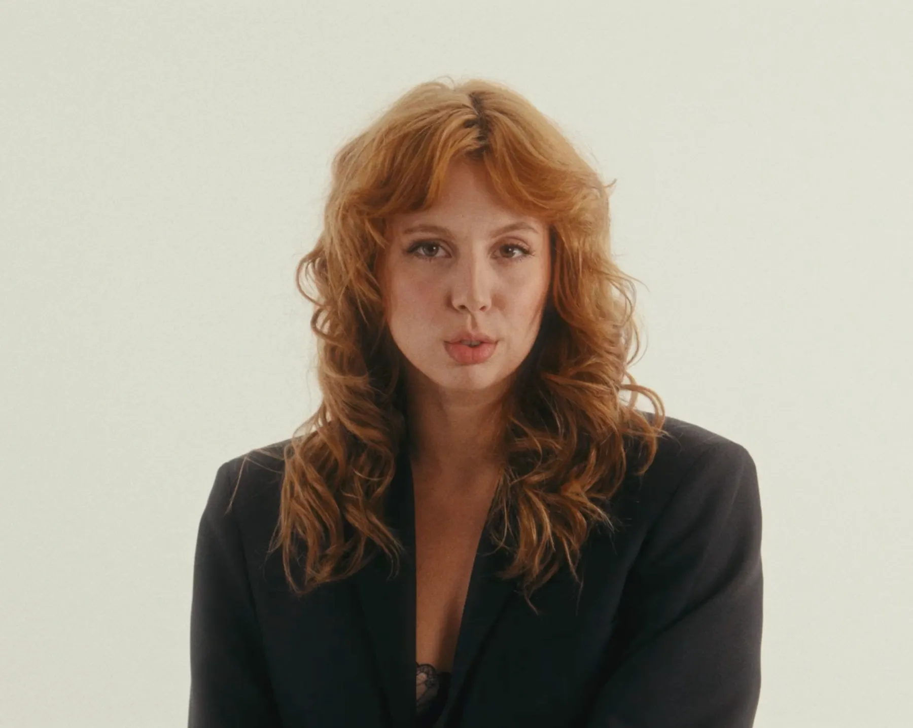 Isis Blue — Tímida Demais